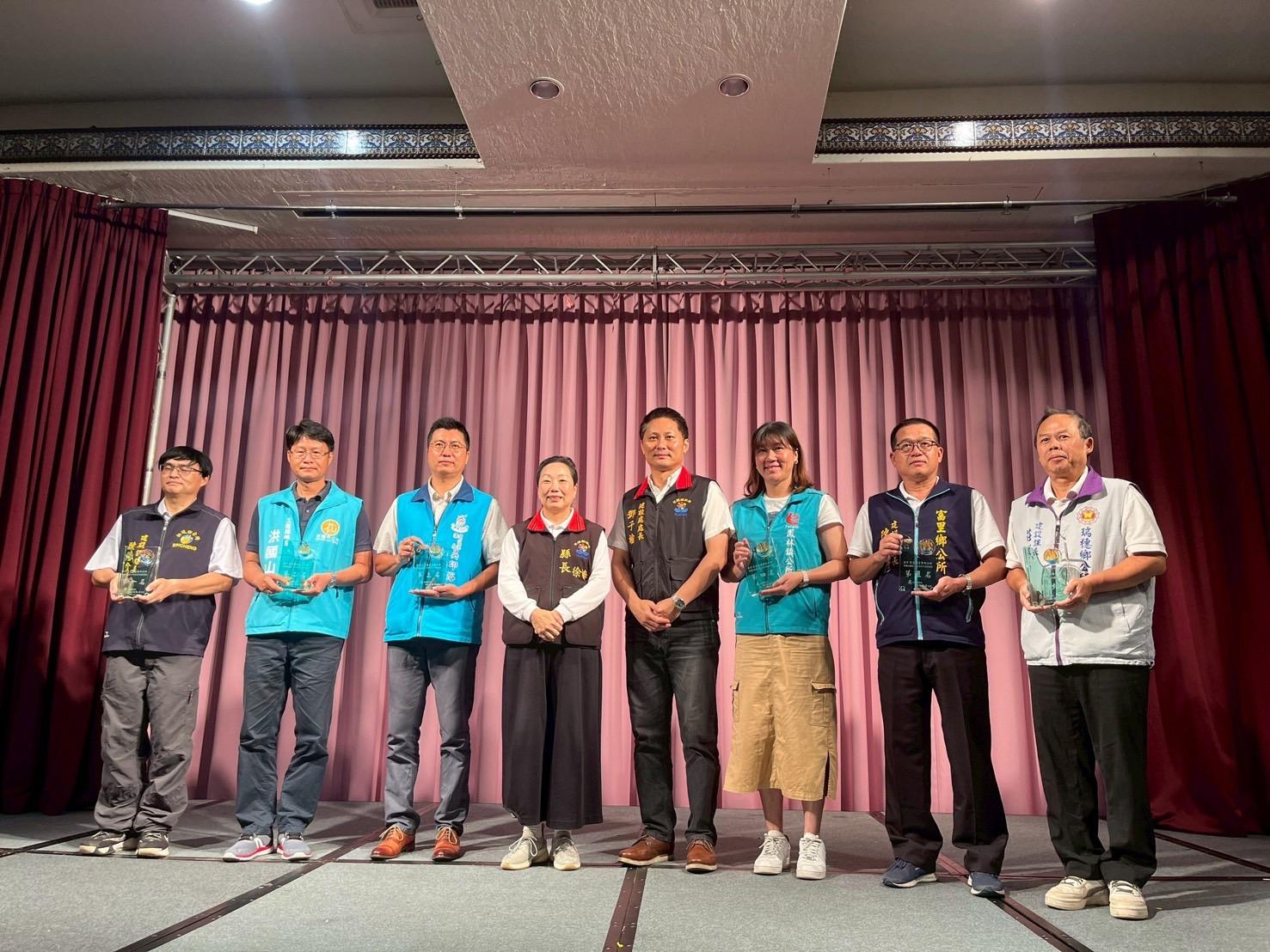 徐榛蔚頒獎表揚防汛演習優秀六鄉鎮市公所 新城鄉公所奪冠，強調持續投入資源、深化基層防災實力