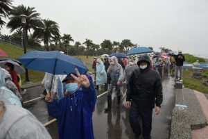 花蓮縣長徐榛蔚與遊客鄉親齊聚花蓮元旦升旗健走  超過300項大獎連環抽現場嗨翻