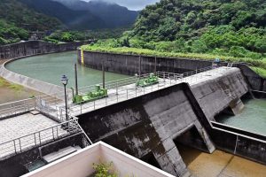 視察員山子分洪道防汛整備 陳揆：有效緩和下游洪水量 發揮防災、防洪重要功能