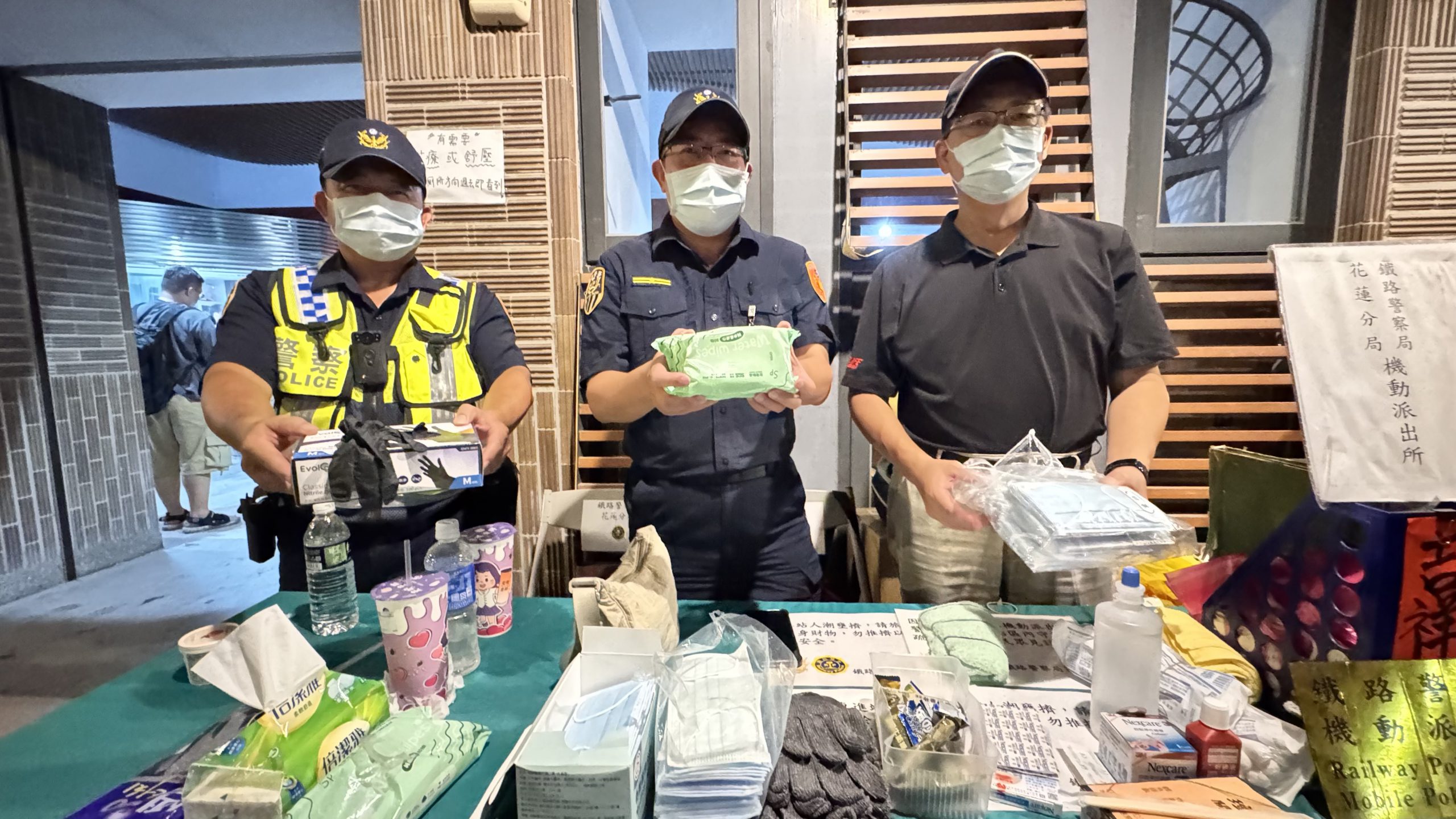 鐵路警花蓮分局機動派出所移師災區　守護「鏟子超人」安全、為光復加油