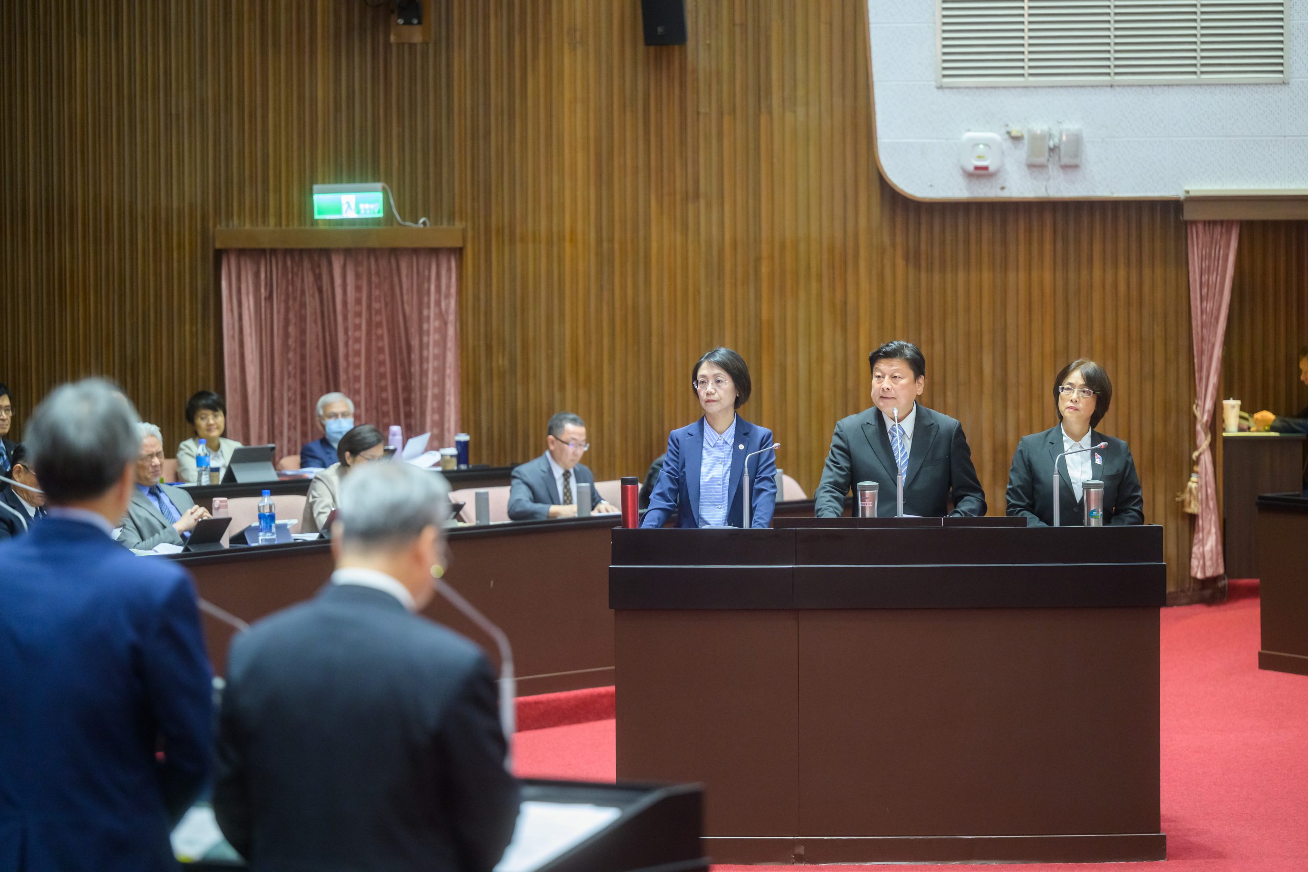 立法委員傅崐萁、翁曉玲、林倩綺今(7)日於行政院施政總質詢   連串問題要卓揆回應