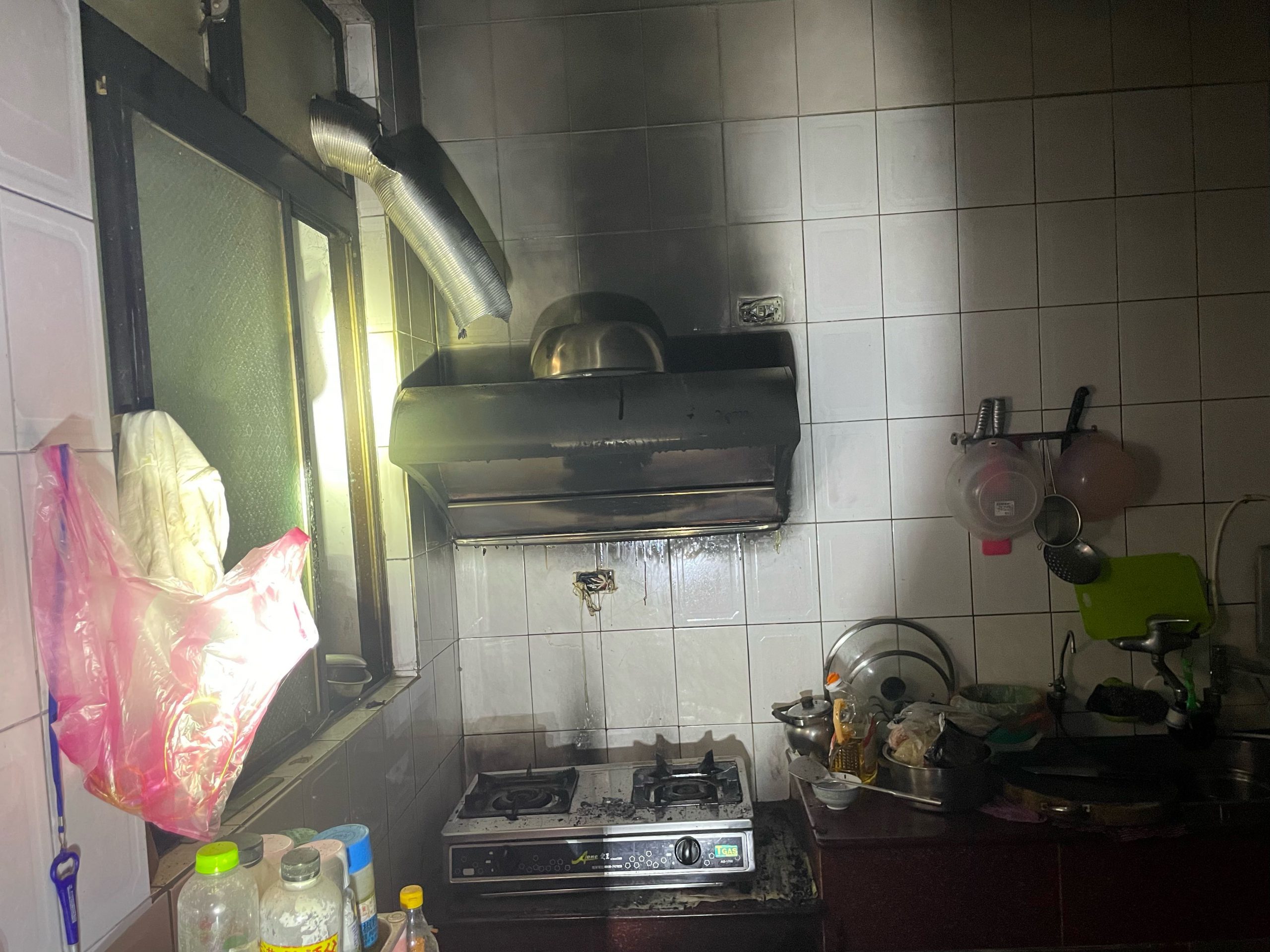 煮食疏忽釀火警    籲選用安全爐具    落實「人離火熄」  加裝住警器