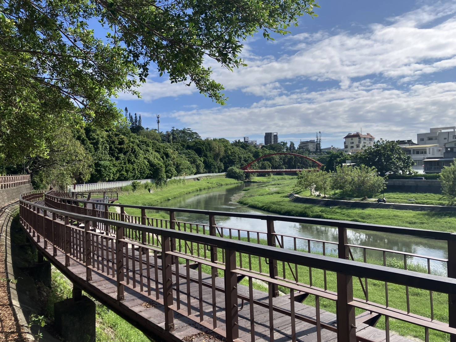 美崙溪左菁華護岸引道串聯工程完工    提升整體河岸休憩空間品質