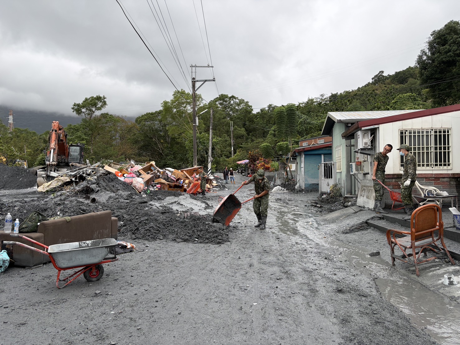 明利部落聚會所完成清理    部落周邊道路恢復通行