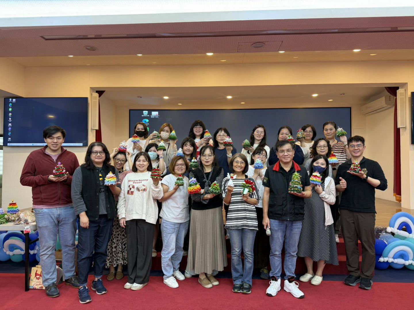 「樹於你的聖誕節」傳遞溫暖    縣府手作工作坊陪伴同仁迎歲末缩略图