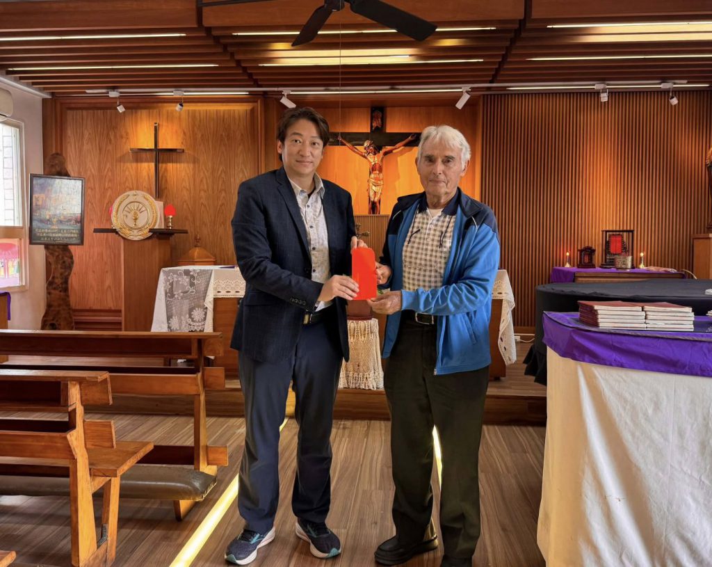 《走徑東海岸—與法國神父相遇》 縣議員魏嘉賢支持劉一峰神父新書發行插图 《走徑東海岸—與法國神父相遇》 縣議員魏嘉賢支持劉一峰神父新書發行插图