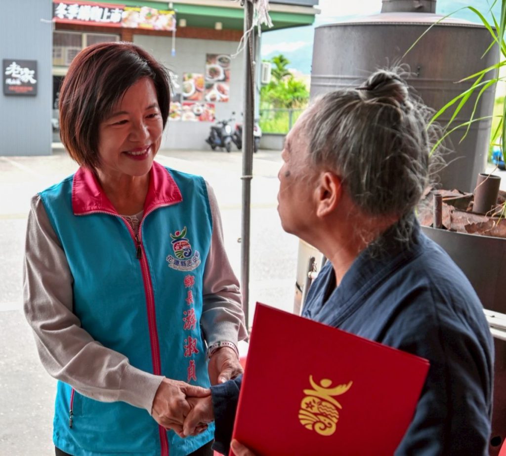 花蓮武當玄岳宮寒冬送暖  捐三百份麵條     挹注吉安弱勢戶插图1