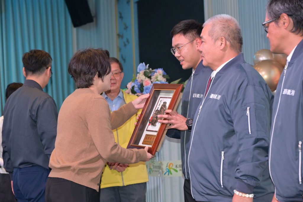 年終義消表揚    縣長饒慶鈴感謝夥伴無私奉獻   守護臺東插图1