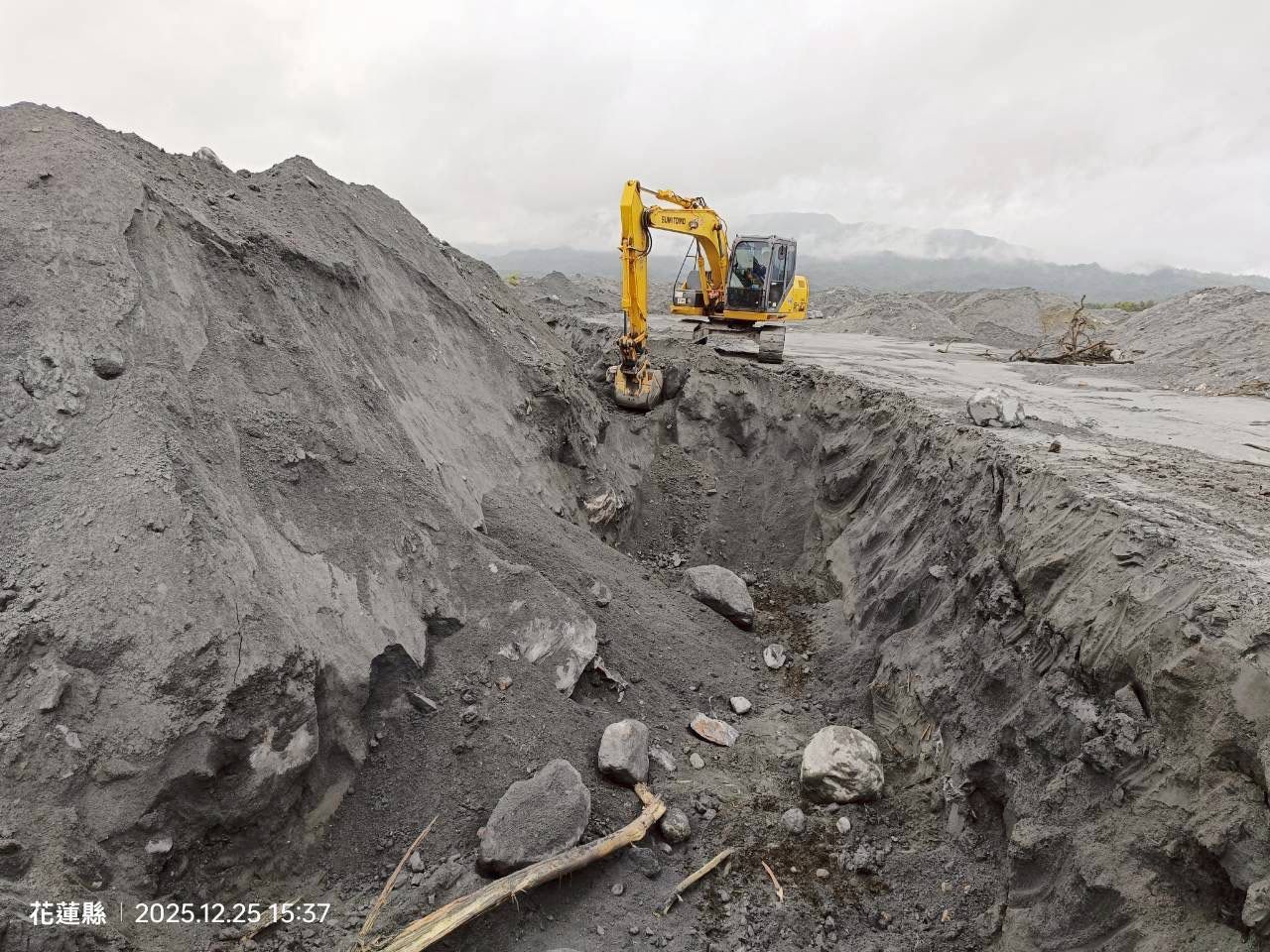 花蓮縣政府於洪災後百日　持續協助佛祖街失蹤者家屬     搜救工作缩略图