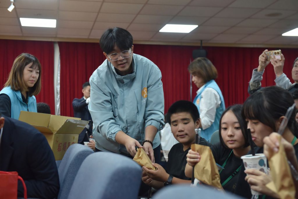 日本與那國町中學師生來臺畢旅 花蓮市公所熱情歡迎插图3 日本與那國町中學師生來臺畢旅 花蓮市公所熱情歡迎插图3