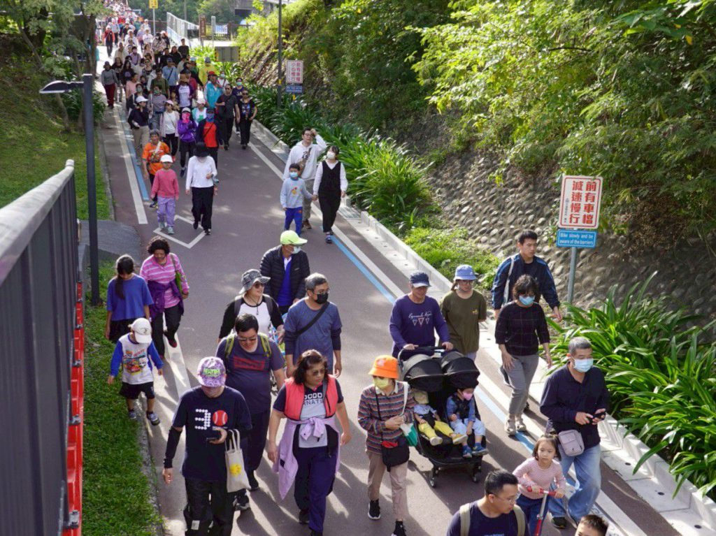 冬日暖陽齊健走 愛花蓮.山海漫步走 吸引三千市民共襄盛舉插图2 冬日暖陽齊健走 愛花蓮.山海漫步走 吸引三千市民共襄盛舉插图2