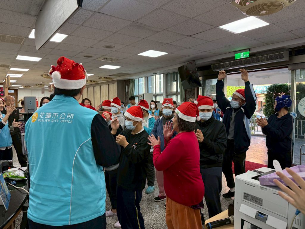 小小天使唱歌報佳音　花蓮市公所洋溢耶誕佳節氣息插图2