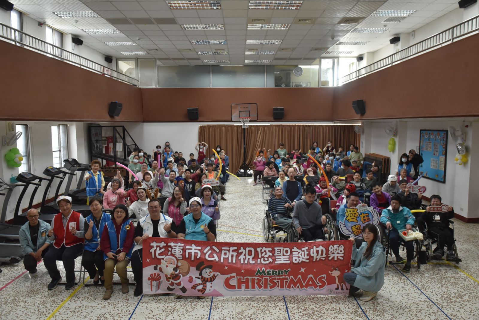 花蓮市公所聖誕愛心列車    分送社福機構聖誕禮物缩略图