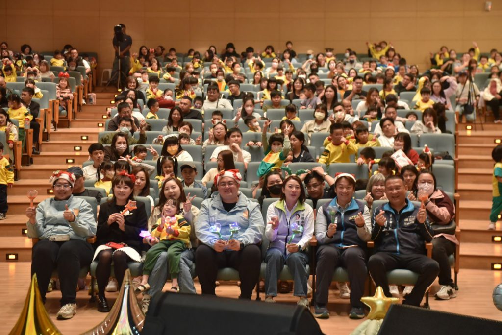 花蓮市幼平安夜欣賞專業音樂劇　孩子沉浸歡唱迎聖誕插图