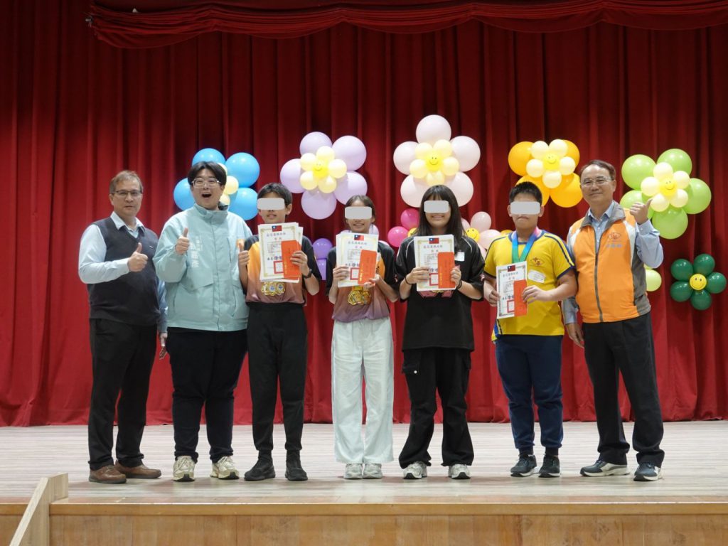 縣運會花蓮市隊蟬聯第一　市長魏嘉彥頒獎祝賀   市民代表莊依婕推動建構運動健康城市插图2