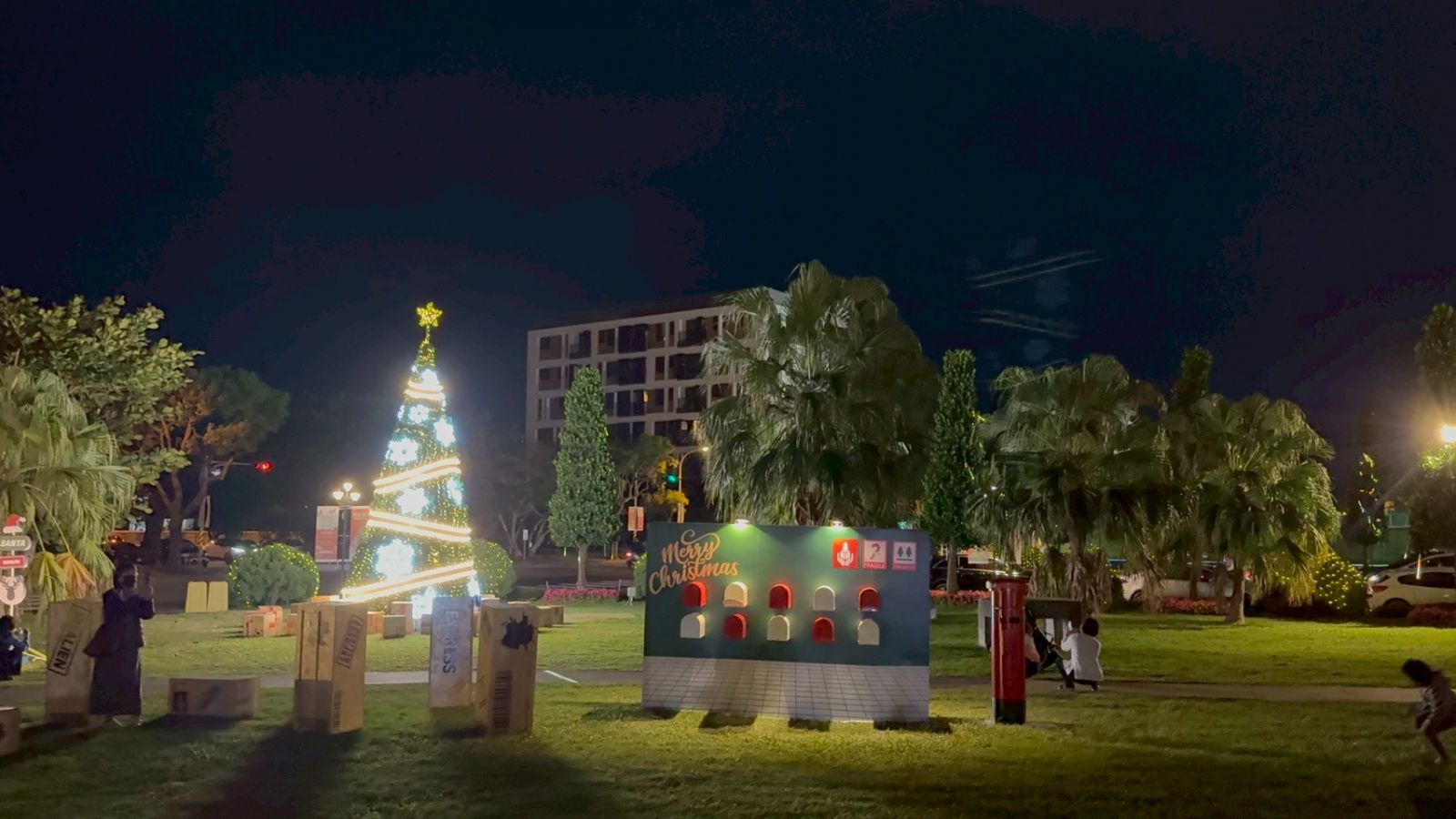 114年聖誕點燈  溫馨與祝福的幸福快遞  請您簽收缩略图