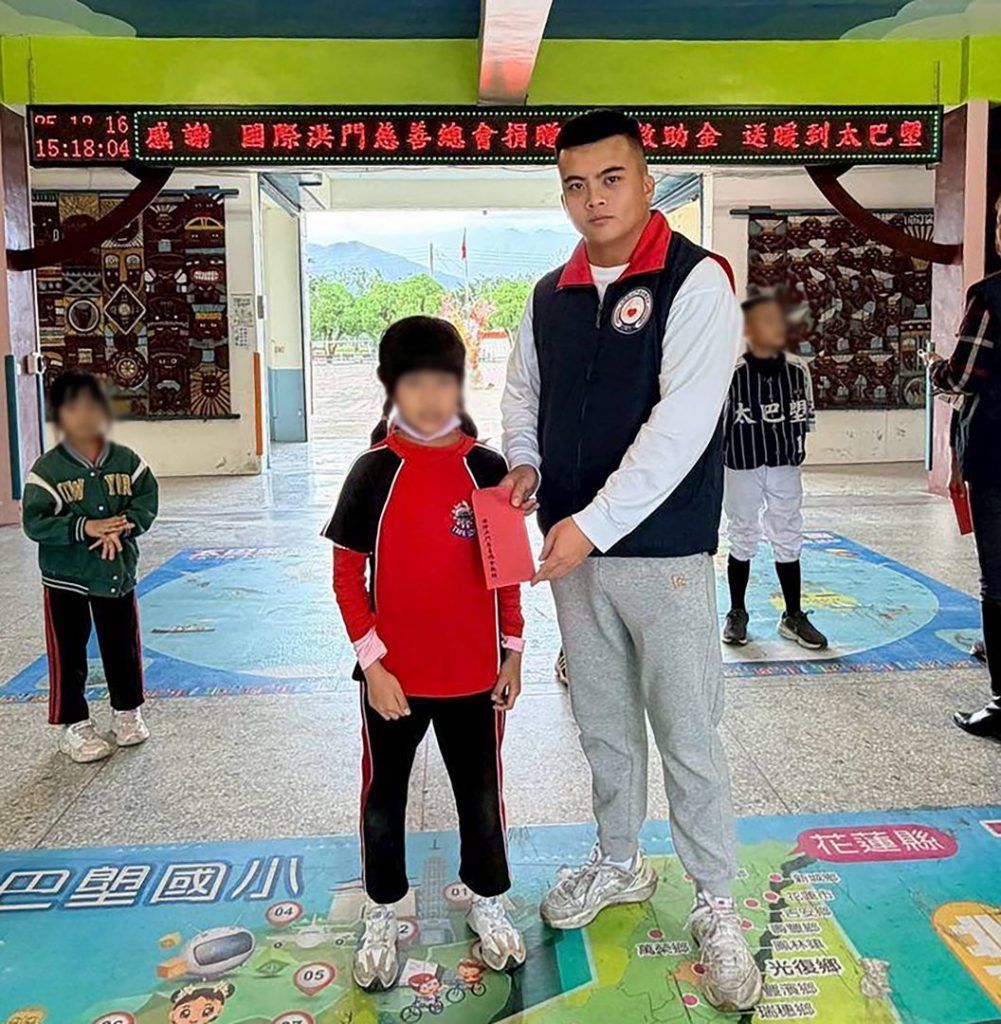 縣議員魏嘉賢轉介    國際洪門慈善總會光復災區捐贈助學金插图3