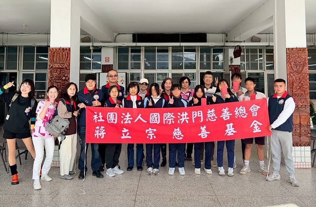 縣議員魏嘉賢轉介    國際洪門慈善總會光復災區捐贈助學金插图1