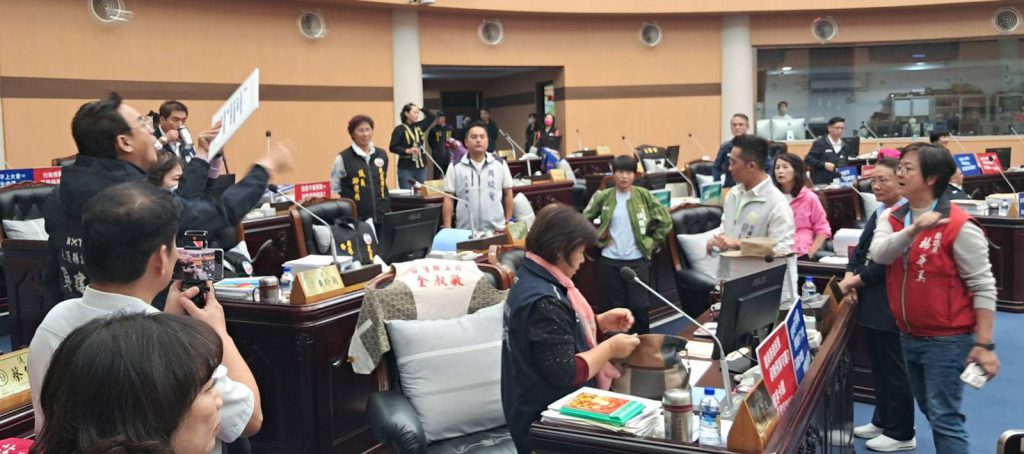 中國國民黨議會黨團招開記者會 譴責少數議員壟斷程序、架空議會監督權力插图 中國國民黨議會黨團招開記者會 譴責少數議員壟斷程序、架空議會監督權力插图