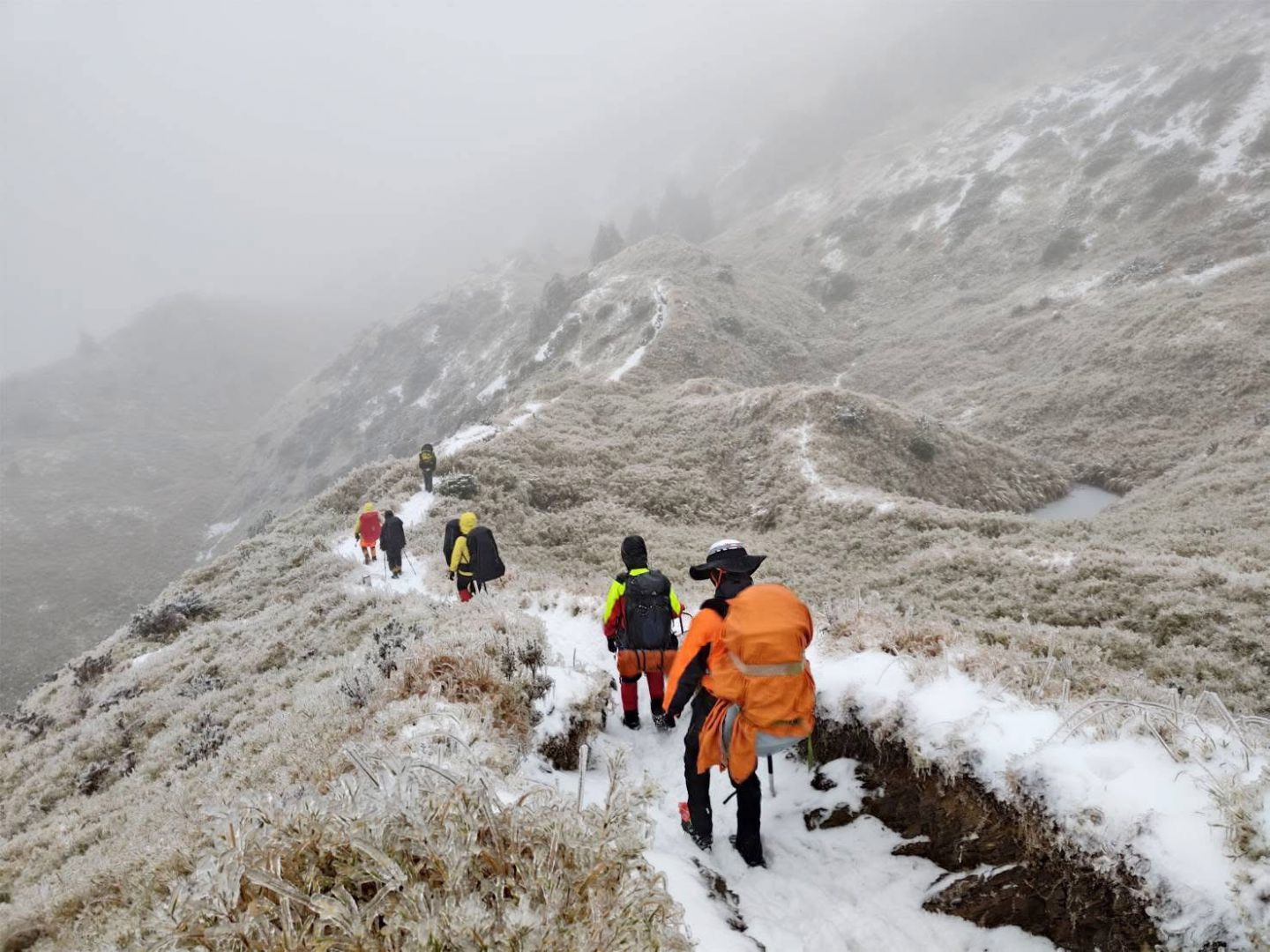 嚴寒低溫    增登山風險    太管處籲請山友評估：雪季登山裝備、身體狀況、登山風險缩略图