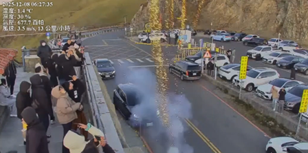 二車四人合歡山武嶺公路上違法燃放煙火    太管處將依法裁處缩略图