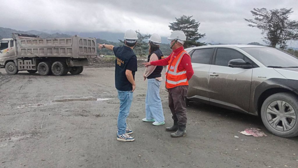 花蓮縣環境保護局稽查    馬太鞍溪疏濬工程及道路路面污染防制作業插图