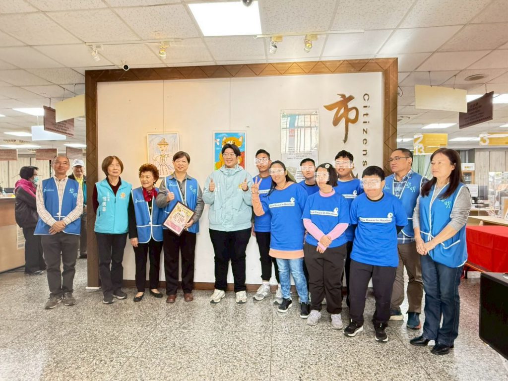 「穿越障礙遇見你-黎明心智障礙者畫作聯展」 市公所藝廊展出 市長邀您共賞插图 「穿越障礙遇見你-黎明心智障礙者畫作聯展」 市公所藝廊展出 市長邀您共賞插图