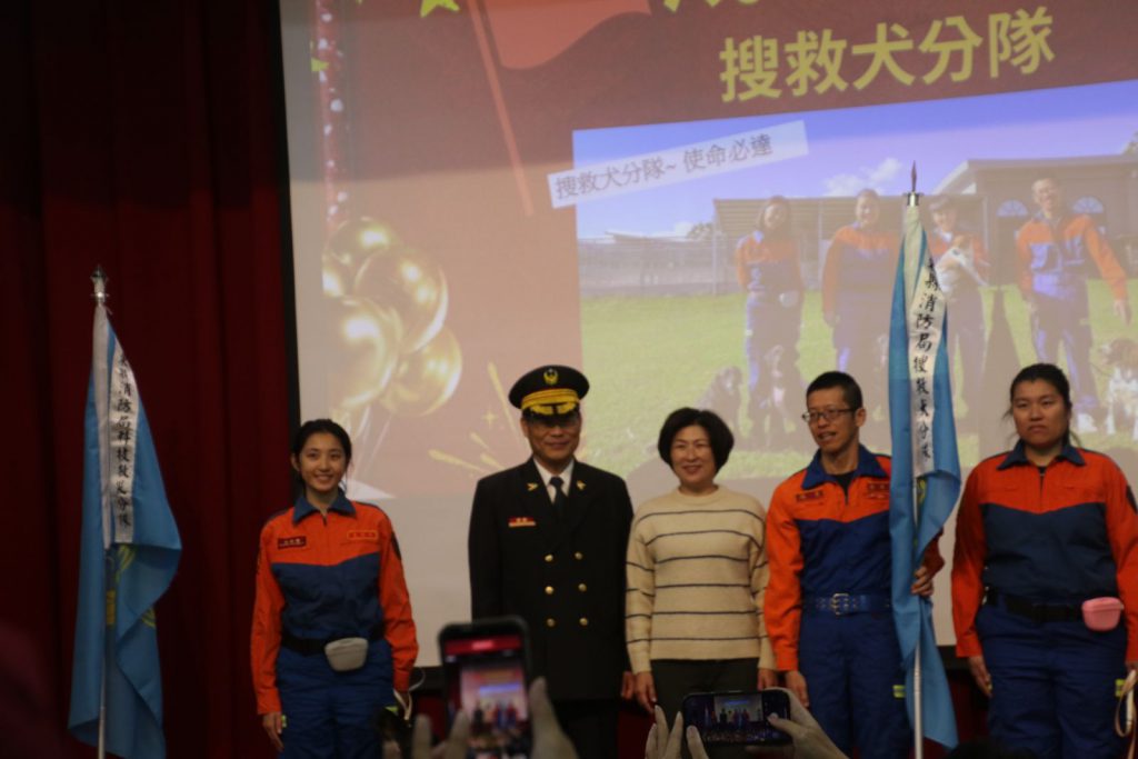 臺東消防節致敬英雄    饒慶鈴授旗新成立3分隊    打造專業、效率救災體系插图