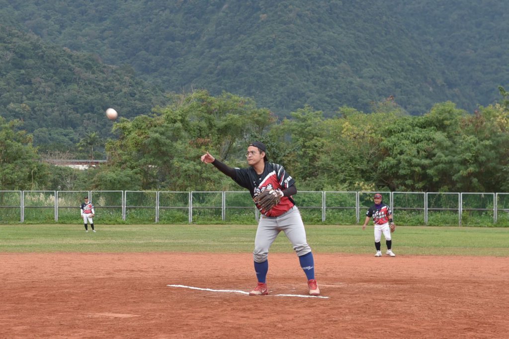 第十屆市長盃慢壘賽    寒風中熱血開打插图2