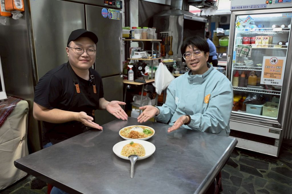 花蓮「黃手功小炒」奪臺灣燴飯王冠軍     市長魏嘉彥貼紅榜插图3