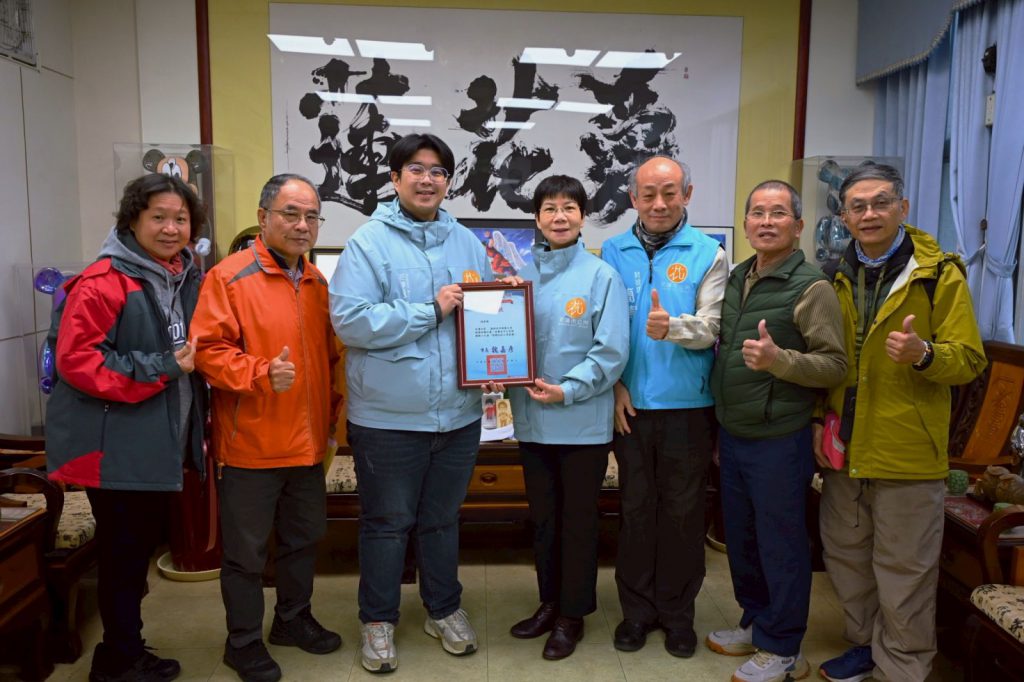 民運里長林美靜號召    里民連七年認養路燈插图