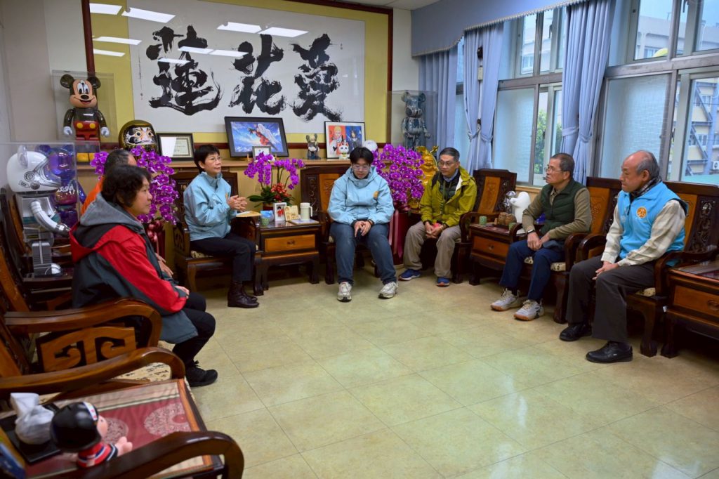 民運里長林美靜號召    里民連七年認養路燈插图1