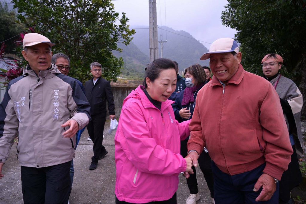 縣長徐榛蔚會勘村里長提案改善建議 重視基層提升地方基礎建設插图1 縣長徐榛蔚會勘村里長提案改善建議 重視基層提升地方基礎建設插图1