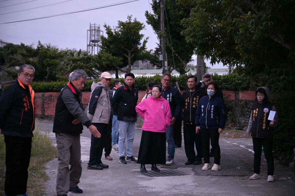 縣長徐榛蔚會勘村里長提案改善建議 重視基層提升地方基礎建設插图 縣長徐榛蔚會勘村里長提案改善建議 重視基層提升地方基礎建設插图