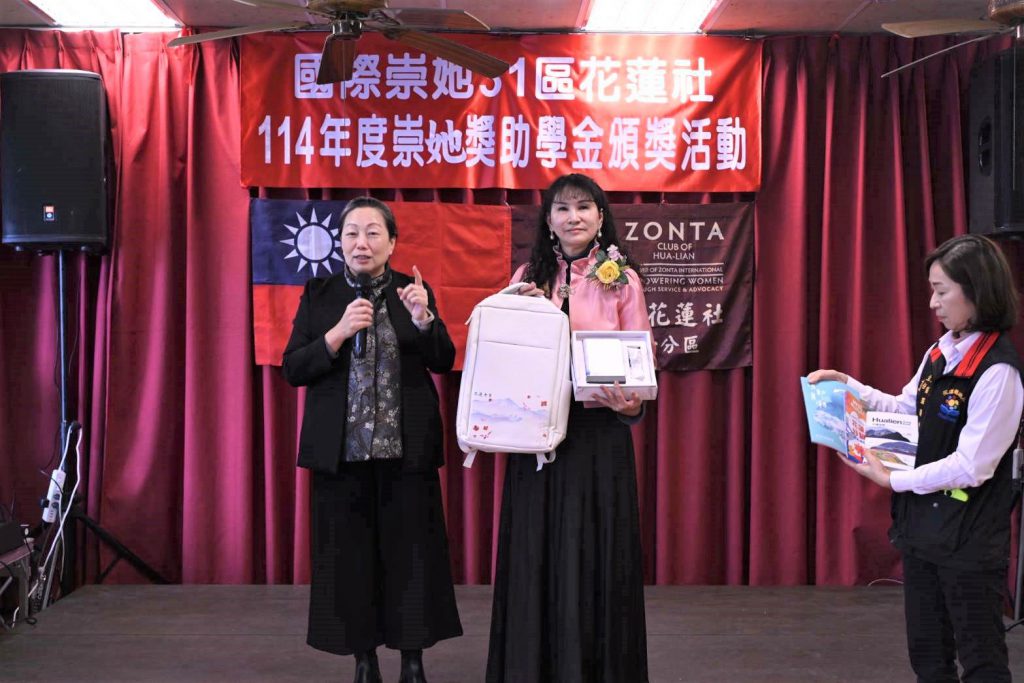 「114年度崇她花蓮獎助學金」   19學子獲獎    縣長贈禮插图1