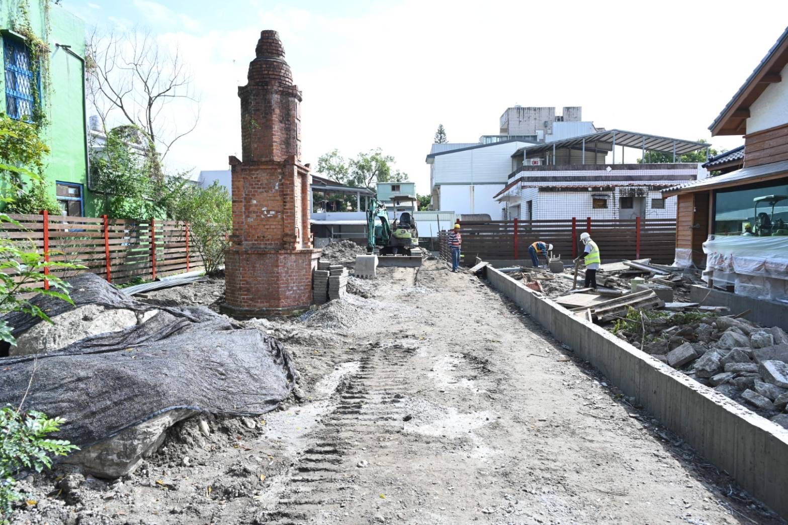 深化地方文化建設、活化公共空間施政成果     縣長徐榛蔚視察校長夢工廠進度缩略图