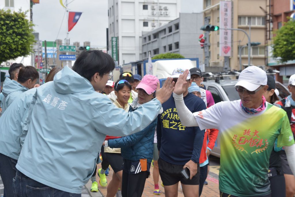 盲人環臺公益路跑來到花蓮　市公所設補給站以行動相挺插图