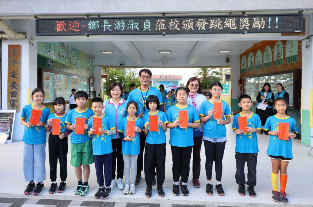 吉安鄉稻香國小跳繩、跆拳冠全國    鄉長游淑貞貼紅榜、賀師生插图1