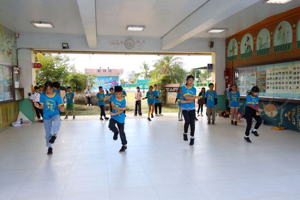 吉安鄉稻香國小跳繩、跆拳冠全國    鄉長游淑貞貼紅榜、賀師生插图2