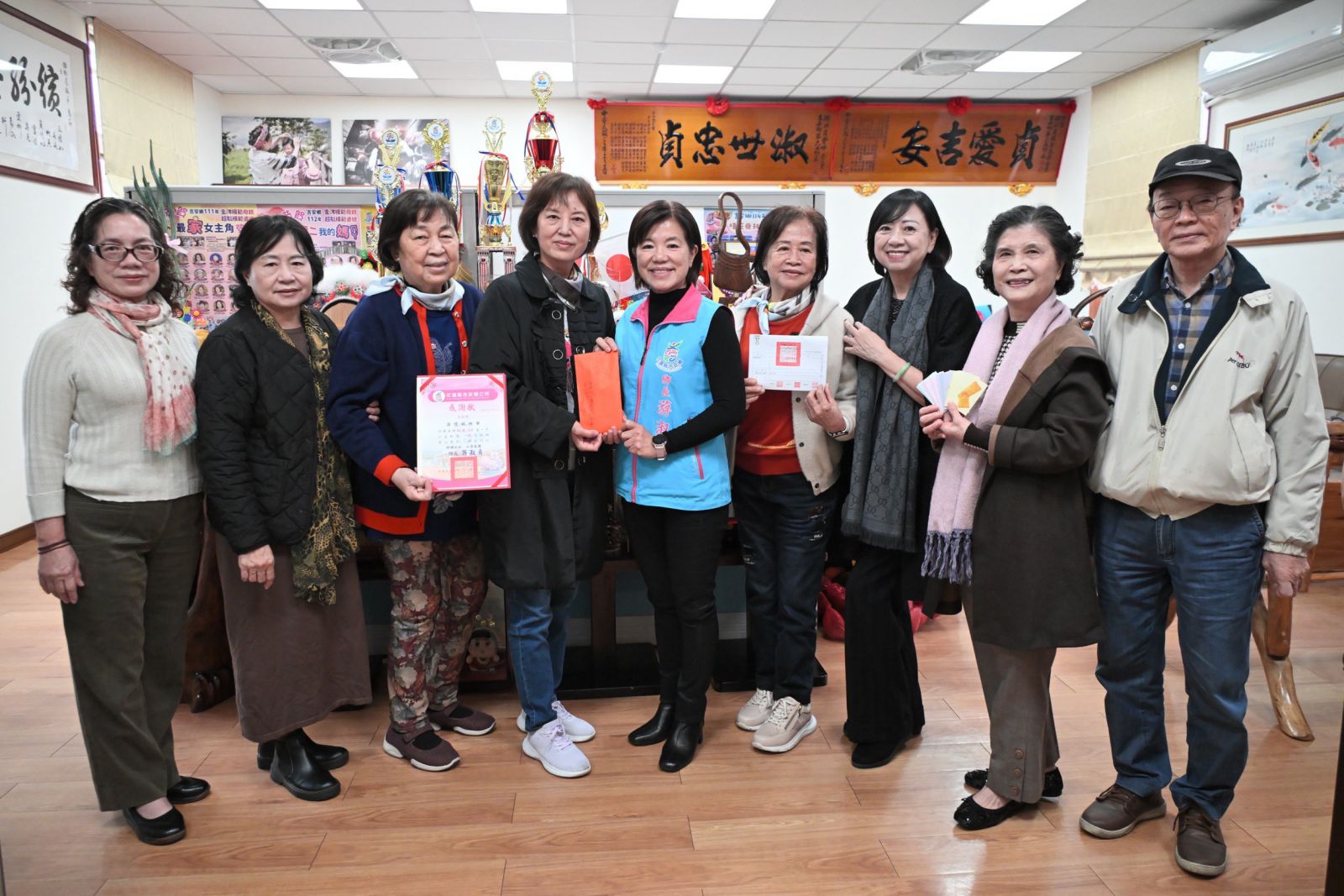 溫情姐妹會推崇鄉長游淑貞施政    捐款響應「點亮平安」路燈認養缩略图