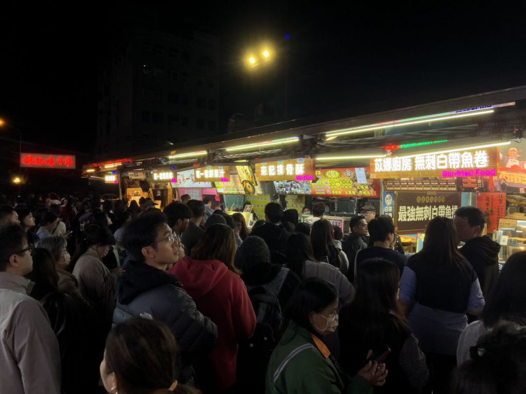 《生存王2》東大門夜市拍攝  粉絲熱情應援插图1