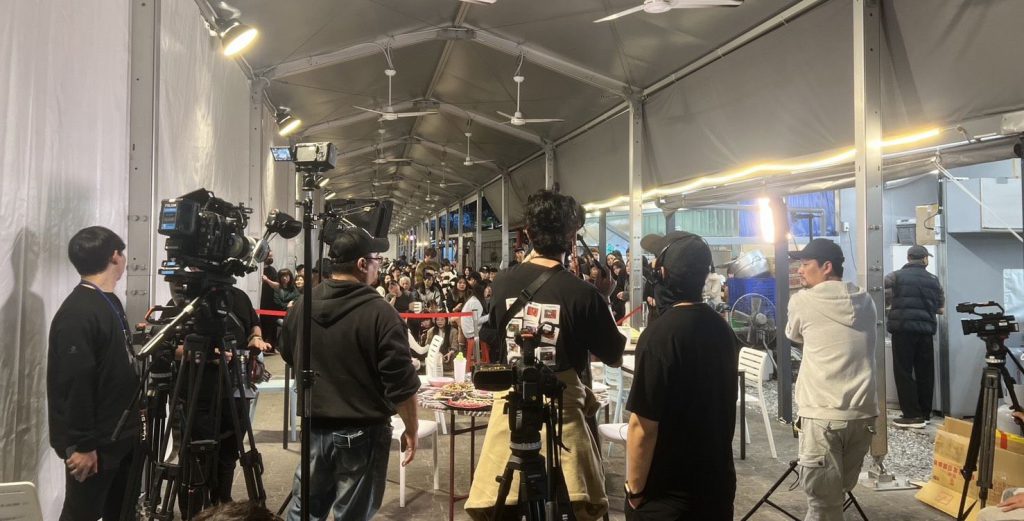 《生存王2》東大門夜市拍攝  粉絲熱情應援插图