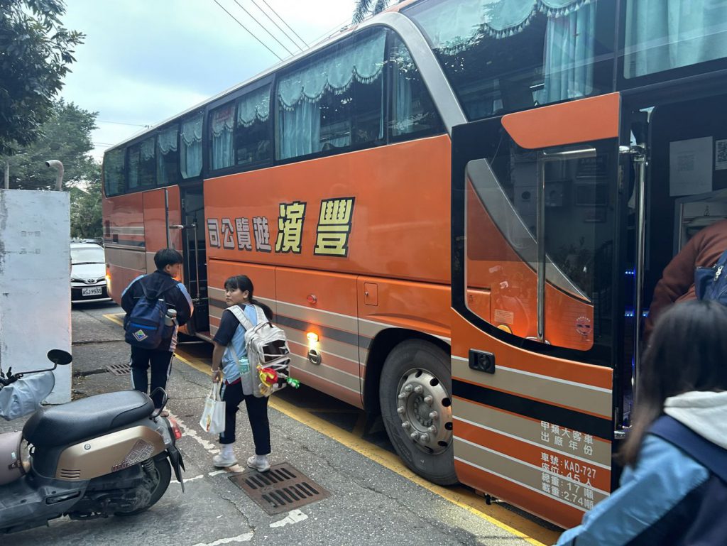 花蓮縣府守護學生通學安全    協助推動學生交通車更新插图2