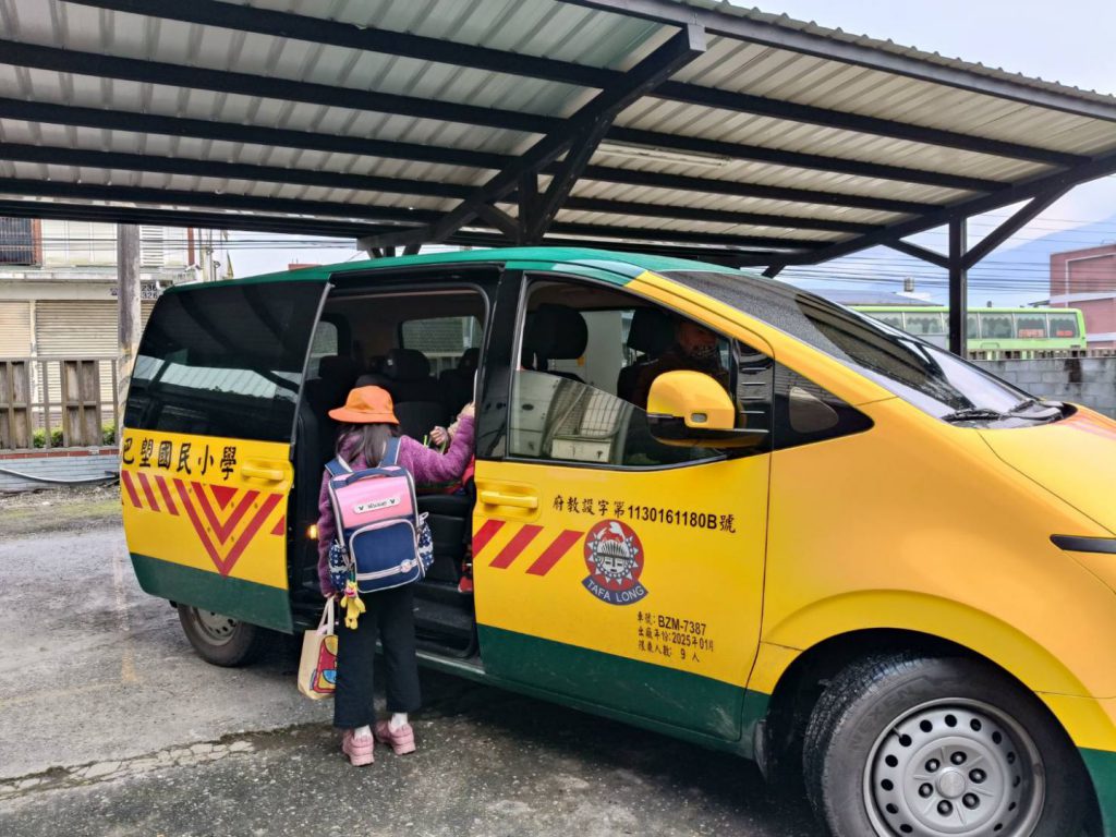 花蓮縣府守護學生通學安全    協助推動學生交通車更新插图