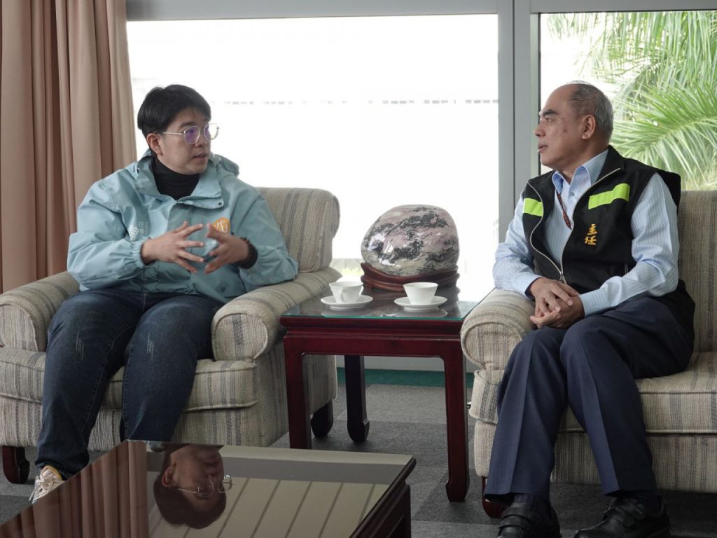 感謝即時支援滅火 市長魏嘉彥赴花蓮航空站表達謝意插图 感謝即時支援滅火 市長魏嘉彥赴花蓮航空站表達謝意插图