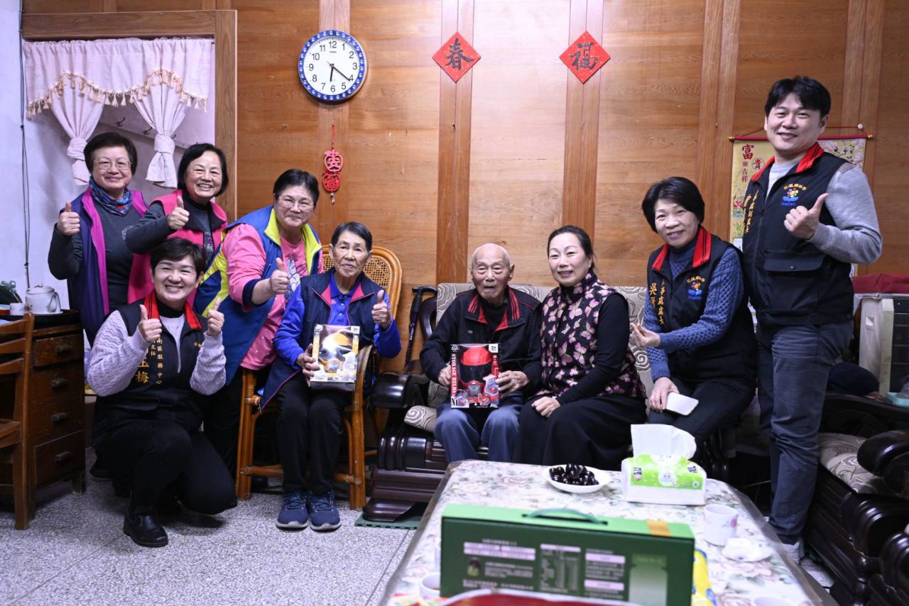 春節將至 縣長徐榛蔚暖心探訪 關懷退休人瑞缩略图