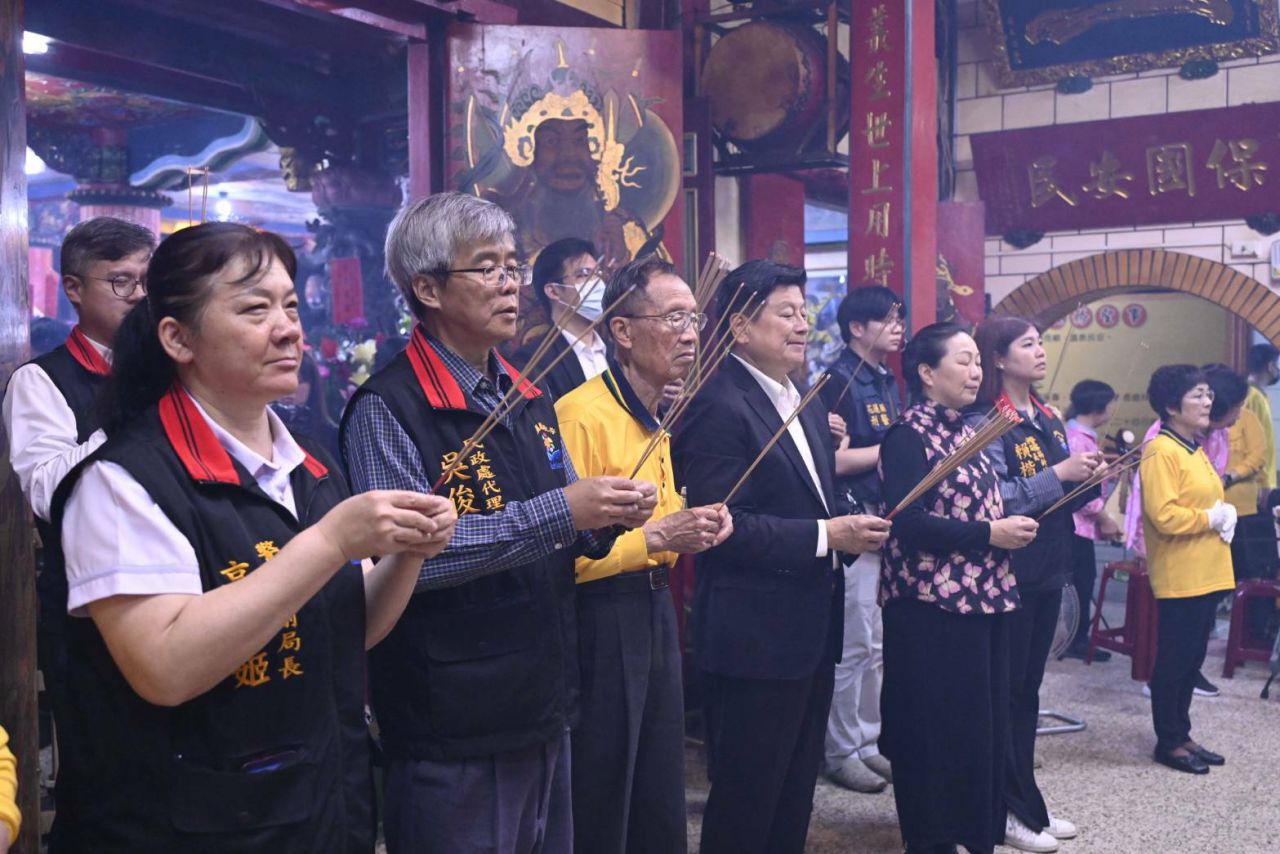 新城鄉嘉里保安宮歡慶天公生  縣長徐榛蔚、立委傅崐萁發送馬年開運福袋缩略图