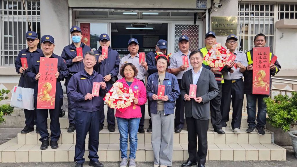 春節將至 縣長饒慶鈴縣長走訪南迴線各機關 送上祝福與數位紅包插图1 春節將至 縣長饒慶鈴縣長走訪南迴線各機關 送上祝福與數位紅包插图1