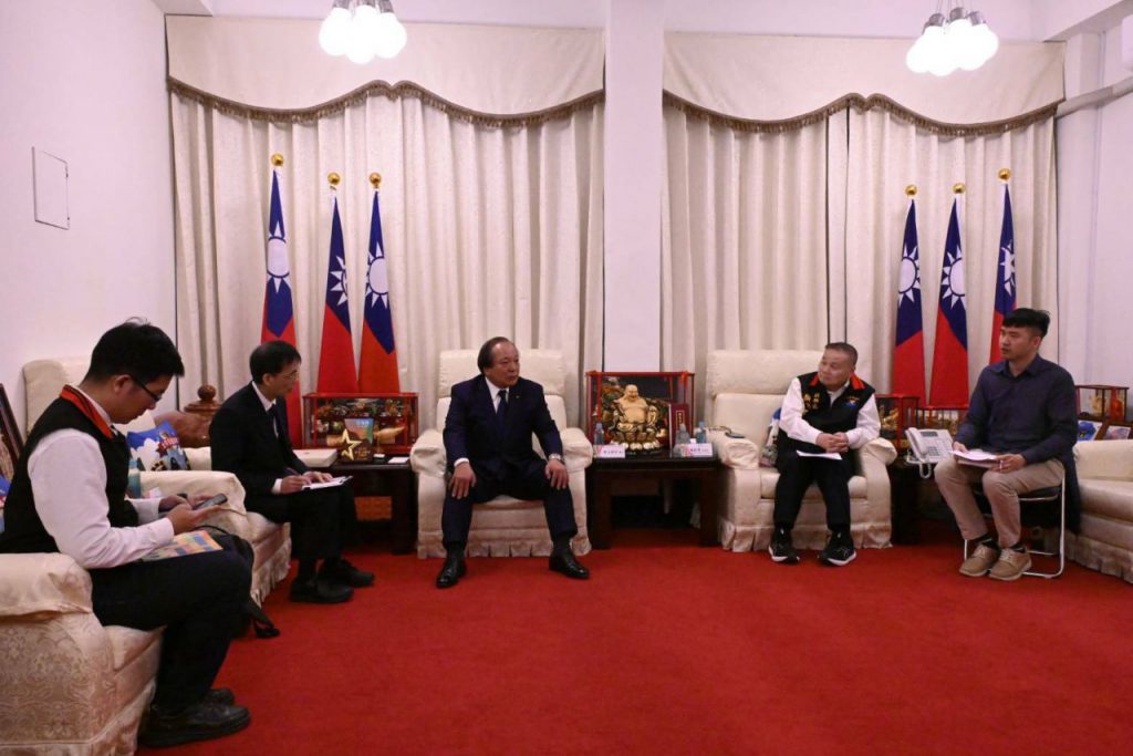 日本狛江市議會日台友好議員聯盟會長栗山欽行  募資來花慰問洪災插图1