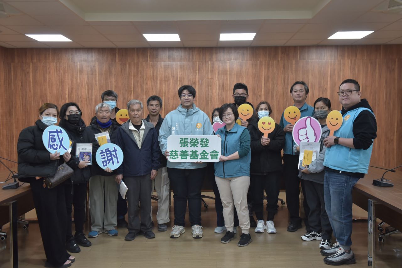 張榮發基金會送暖火災戶　市長魏嘉彥陪同發贈慰問金缩略图